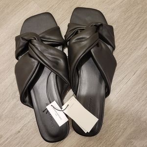 NWT TWISTED-KNOT FLAT SANDAL size 8.5